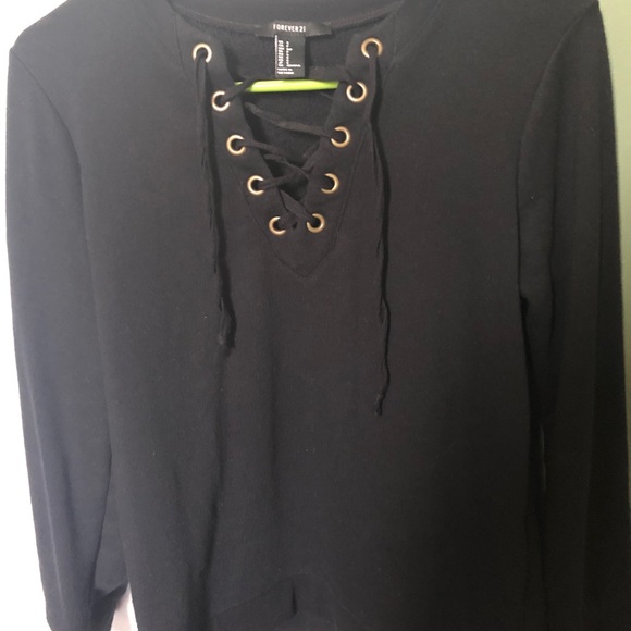 Forever 21 black detailed crewneck✨ - Picture 4 of 5